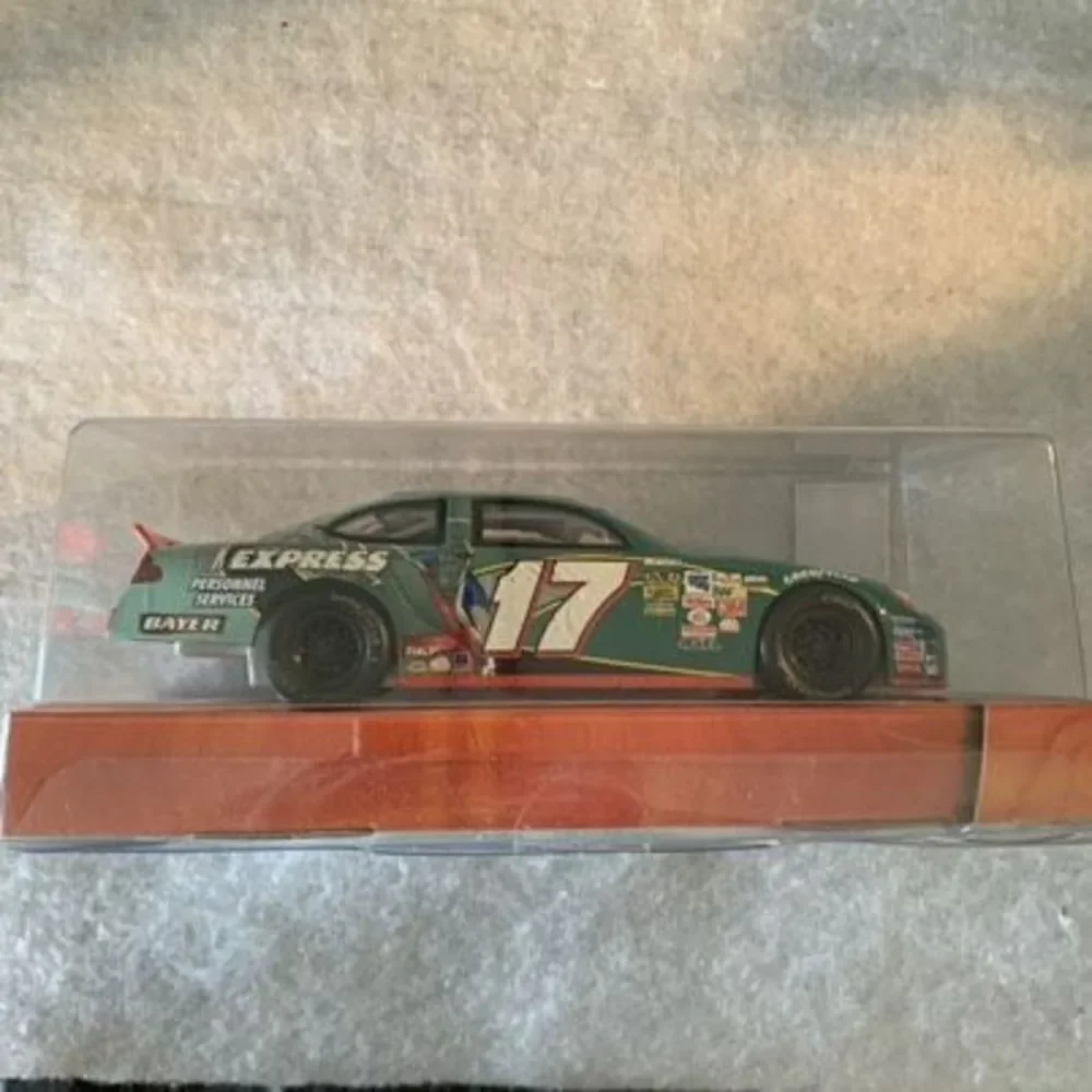 Hot Wheels #17 Matt Kenseth 2004 Justice League 1:24 NASCAR Car *NEW*